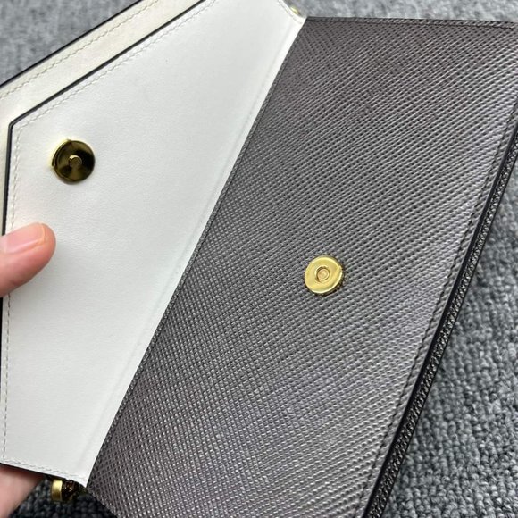 100% Authentic Prada Envelope Wallet on Chain Saffiano Leather - Picture 8 of 15